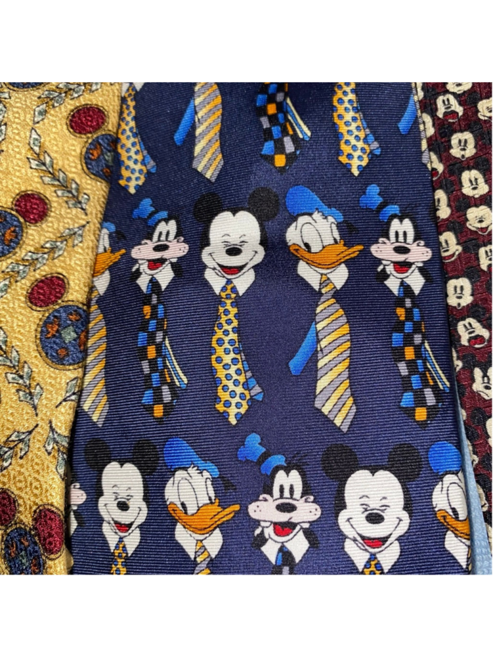 Men's Official Disney Mickey Mouse & Friends Lot of 4 Silk Ties - Picture 4 of 7